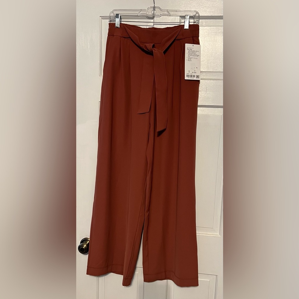 NWT Lululemon Noir Pant size 8